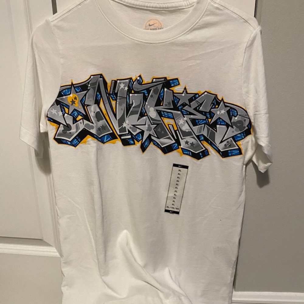 *Unisex* New Nike t-shirt and sneakers